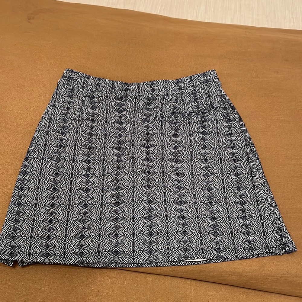 Peter millar skirt - size XS- only worn once.